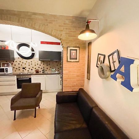 Incortedafabio Design Flat With Bikes Caronno Pertusella Bagian luar foto